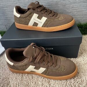 Tommy Hilfiger Brown and Cream Low-Top Sneakers